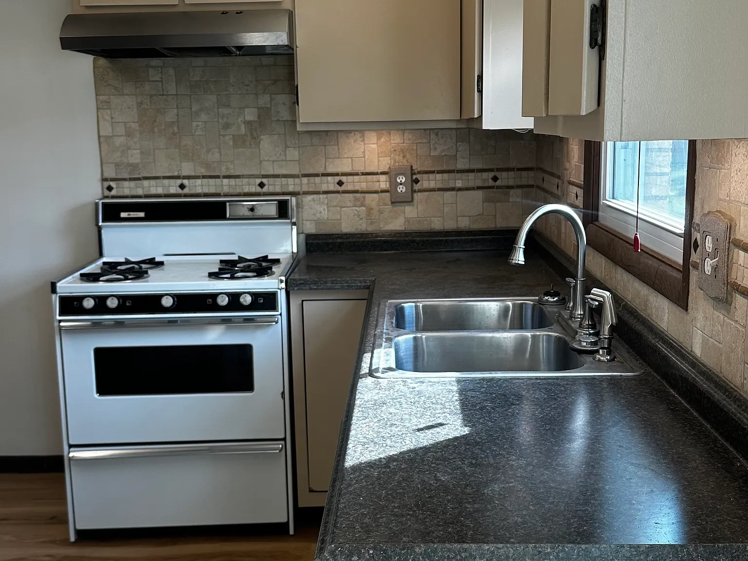 2 bed, 800 sqft, $850 — Photo 3