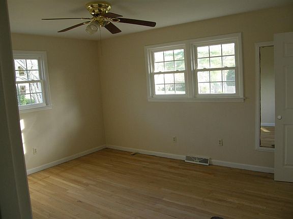 4th image of 410 Portsmouth Dr