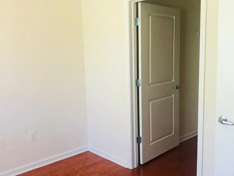 825 Liberty Ct — Photo 5