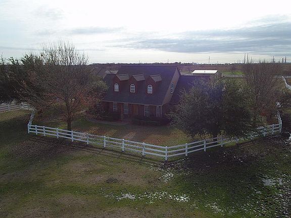 3rd image of 1009 Creek Hollow Ln
