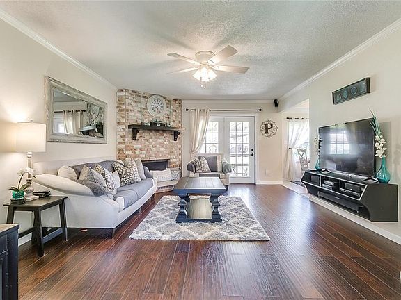 3rd image of 300 N Heights Dr