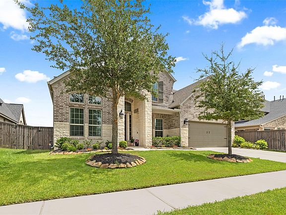 3rd image of 6910 Red Oak Dr