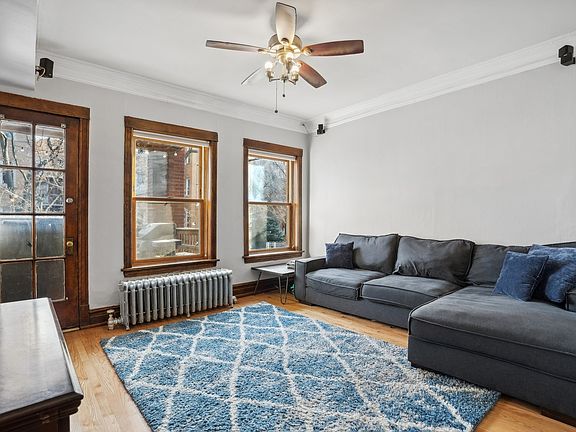 4th image of 1010 N Oakley Blvd