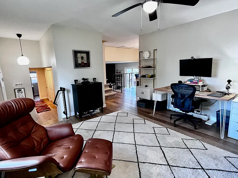Living room (current furnishings)
