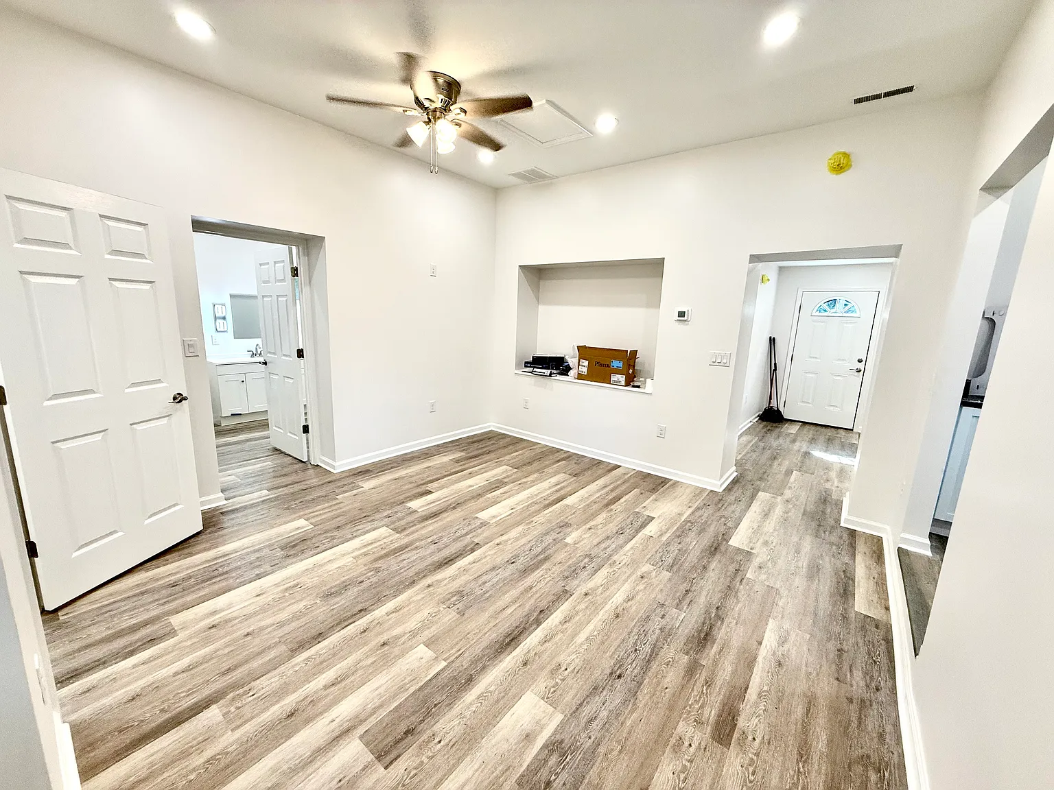 1 bed, 1.5 bath, 1000 sqft, $1,500 — Photo 4