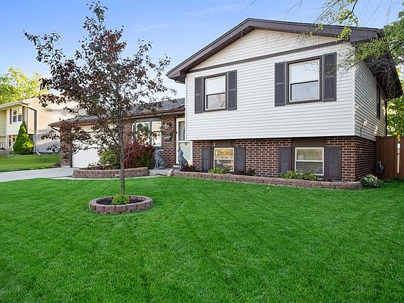 2nd image of 660 Kenilworth Ct