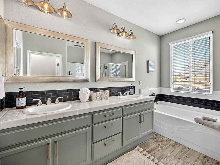 390 Caravaggio Cir — Photo 65