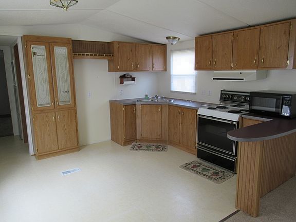 Kitchen (no fridge)