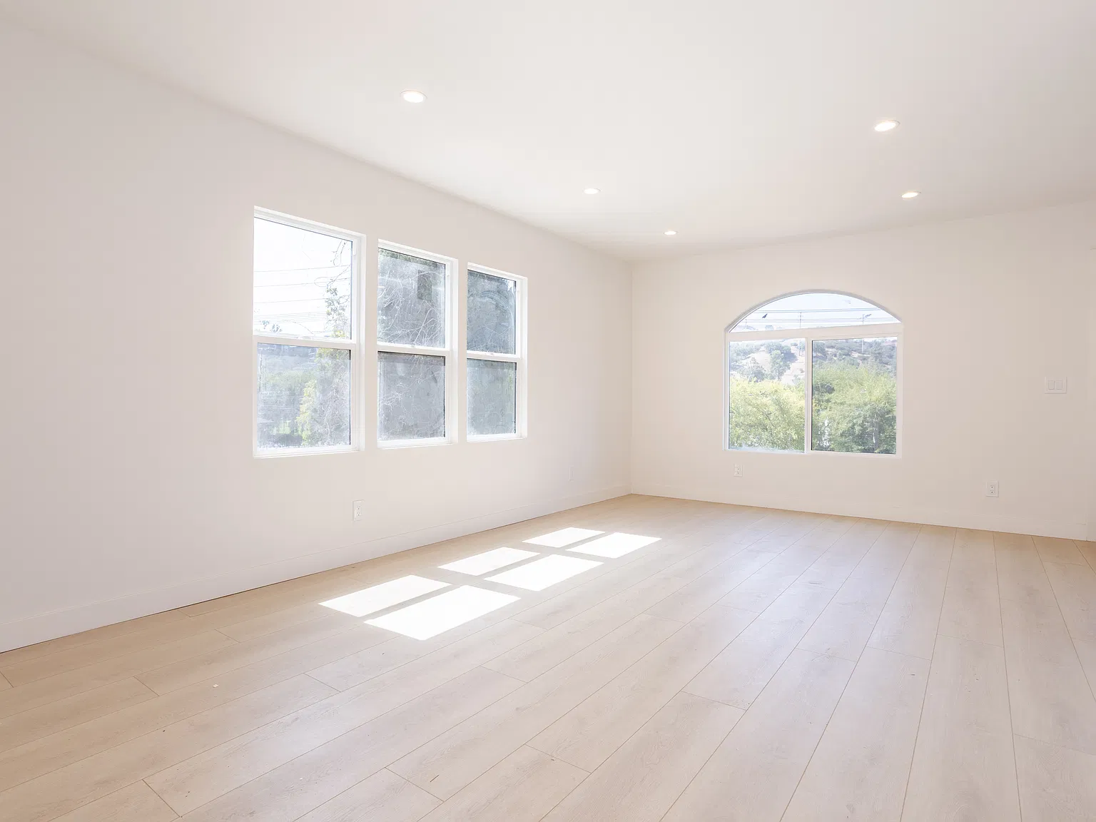 Studio, 500 sqft, $2,200 — Photo 2