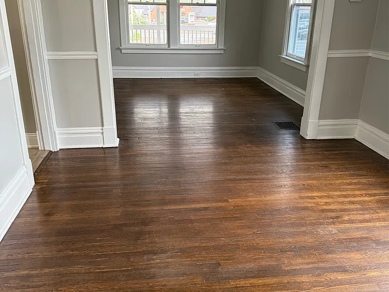 437 S Elm Ave — Photo 4