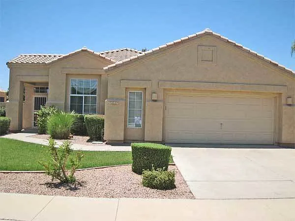 Great 3 Bed 2 Bath Home Located Near Power & Baseline — Photo 2
