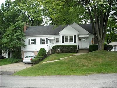 2nd image of 682 E Huston St