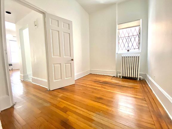 5th image of 324 Park Pl APT 1