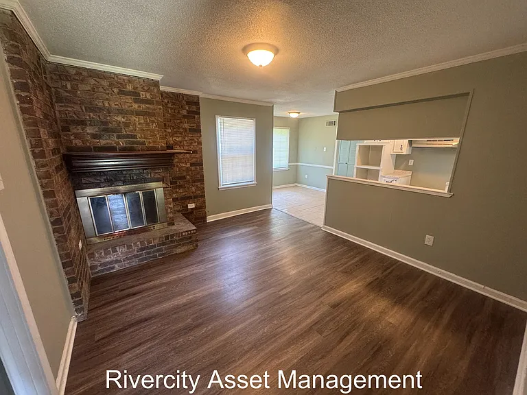 4942 Foxhall Dr — Photo 2
