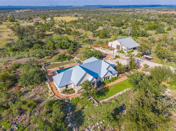 2840 N Grape Creek Rd, Fredericksburg, TX 78624