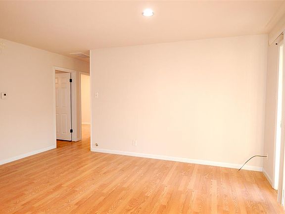 2nd image of 4008 Walnut St