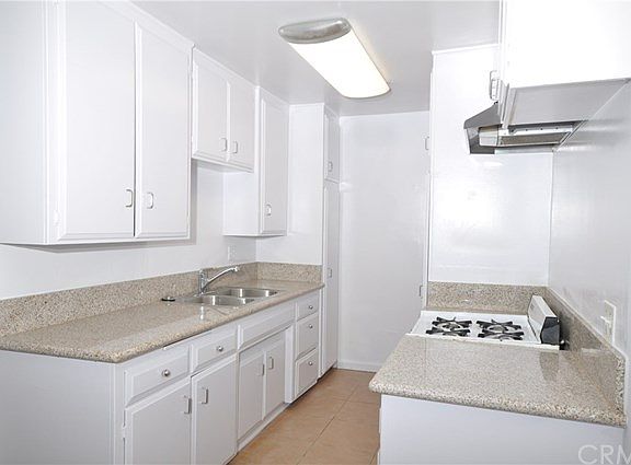 4th image of 845 S Windsor Blvd APT 4