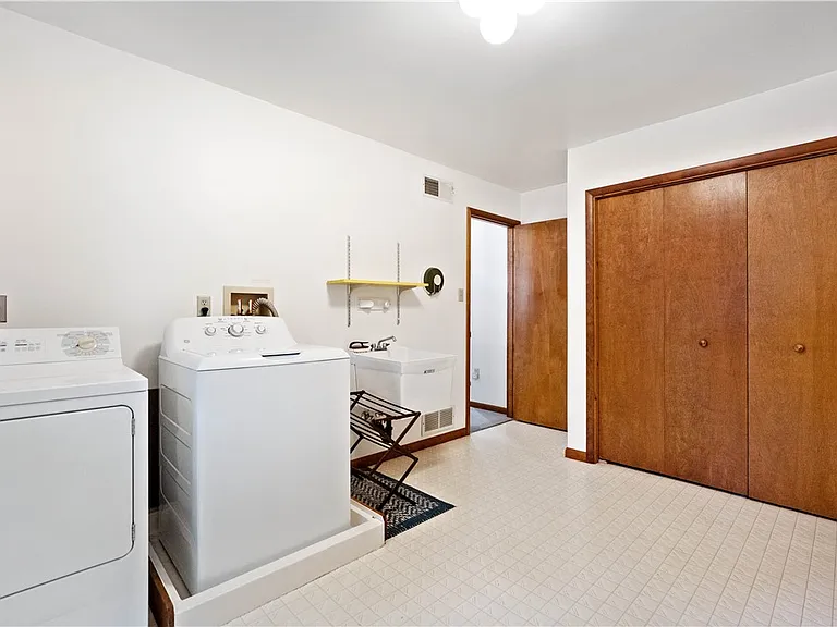 421 Clair Dr — Photo 21