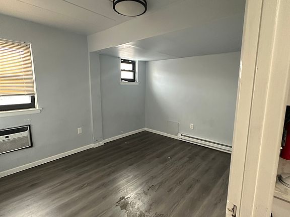 3rd image of 5237 Oxford Ave #5