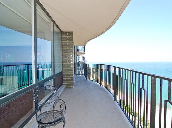 3rd image of 1040 N Lake Shore Dr APT 31B