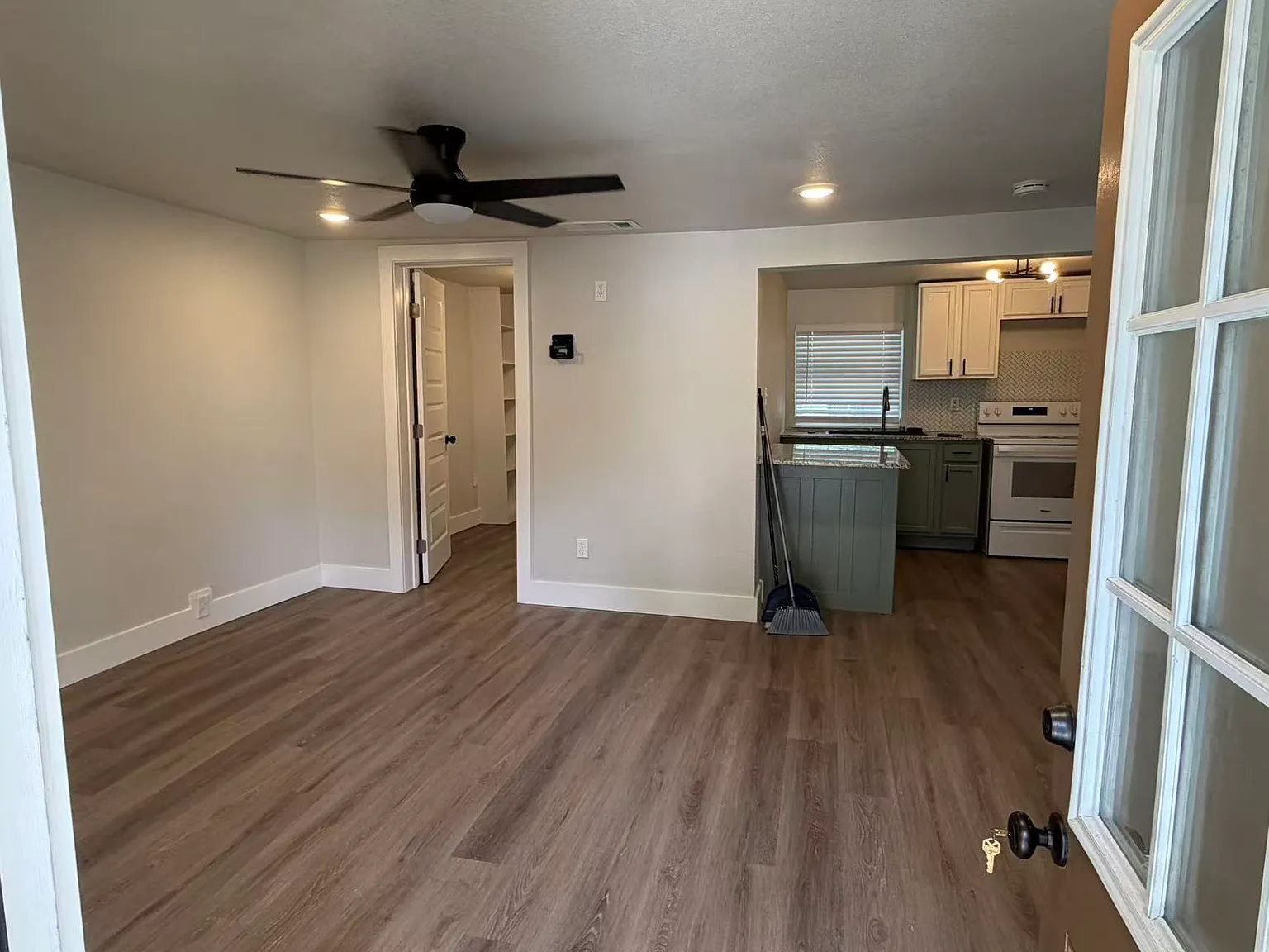2 bed, 900 sqft, $945 — Photo 4