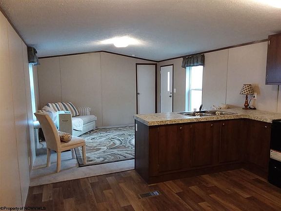 4th image of 48 Nelson Howard Ln