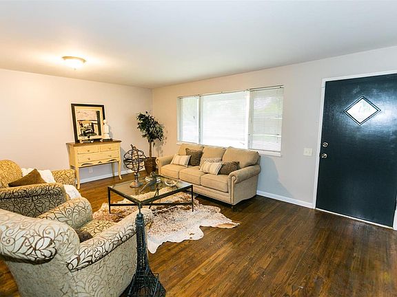 4th image of 10216 Doane Dr