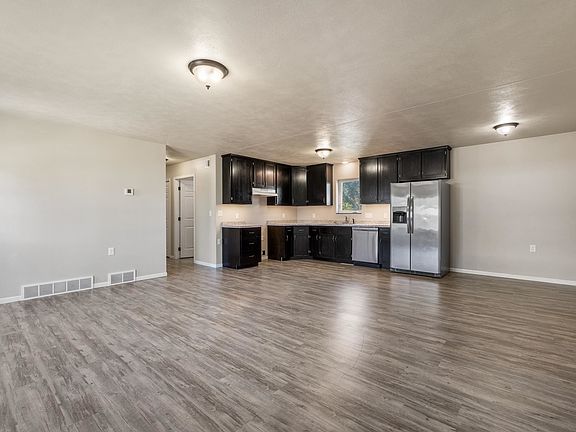 4th image of 402 S B Ave