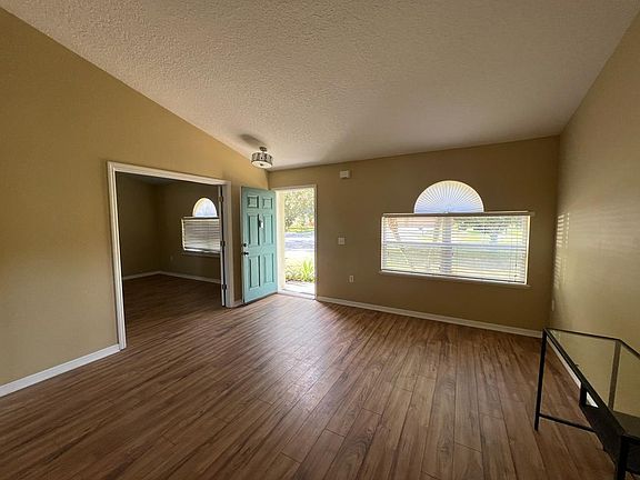 4th image of 2923 Holly Berry Ct
