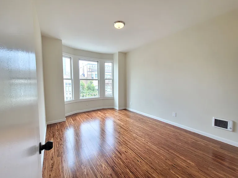 642 Hyde St #5 — Photo 6