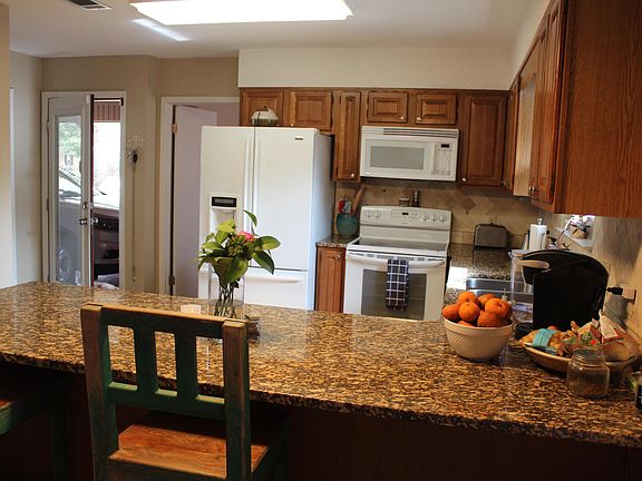 5th image of 614 Mimosa Ave
