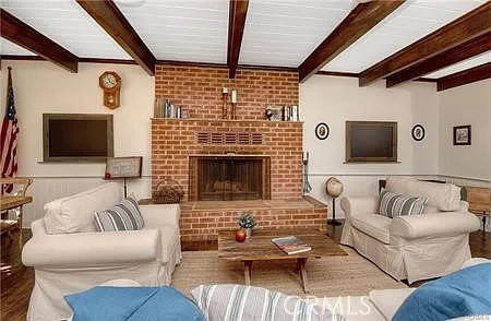 1239 Rainbow Valley Blvd — Photo 11