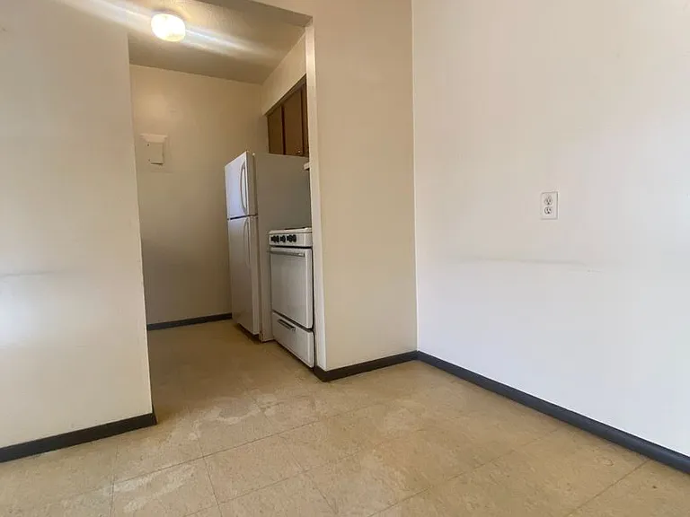 791 Russell Rd — Photo 1