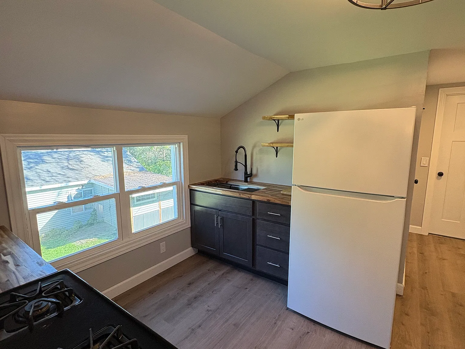 2 bed, 750 sqft, $1,150 — Photo 2