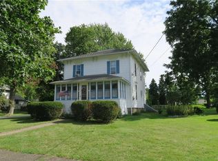 17 Francis St, Middleport, NY 14105