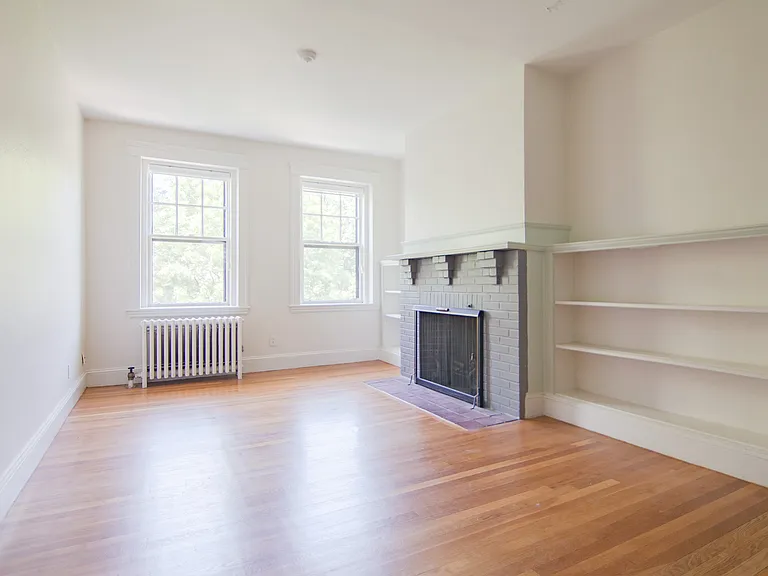 36 Linnaean St #12 — Photo 1