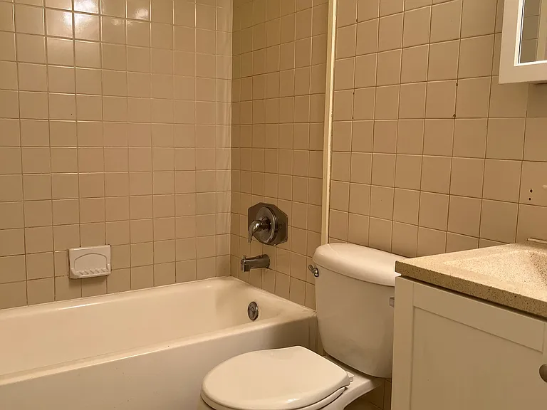 2501 NE 11th St #6 — Photo 43