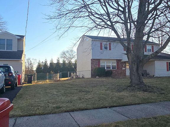 3rd image of 535 Brook Ln