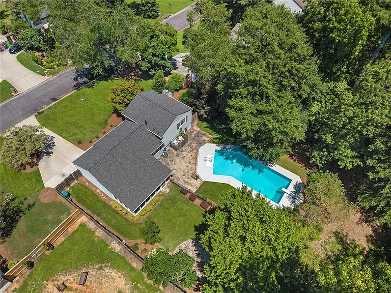 472 Barnesdale Dr — Photo 47