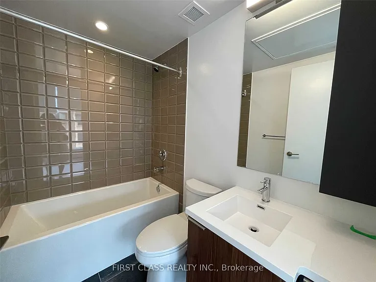 203 College St #406 — Photo 15
