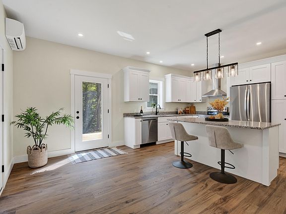 3rd image of 45 Meadow Road