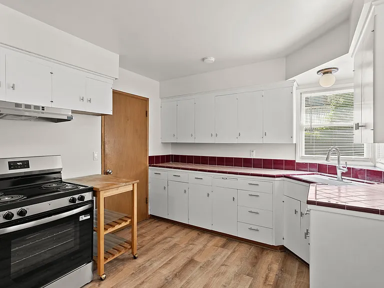 4815 SE Yamhill St — Photo 27