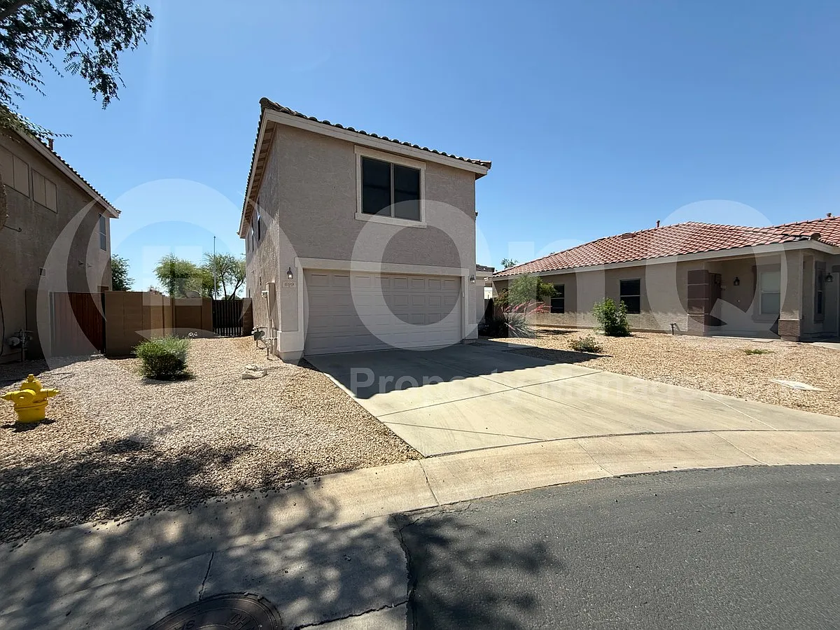 3 bed, 2.5 bath, 1824 sqft, $2,275 — Photo 2