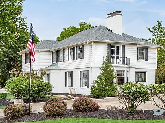 3rd image of 411 Coventry Cir