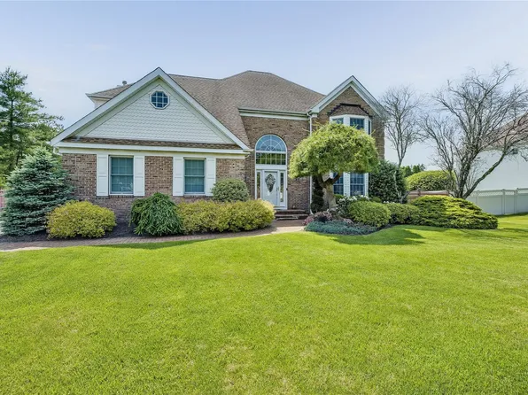 92 Caramel Road, Commack, NY 11725