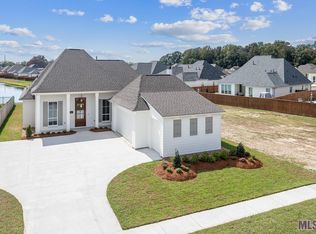 17405 Lions Ear Ln, Prairieville, LA 70769
