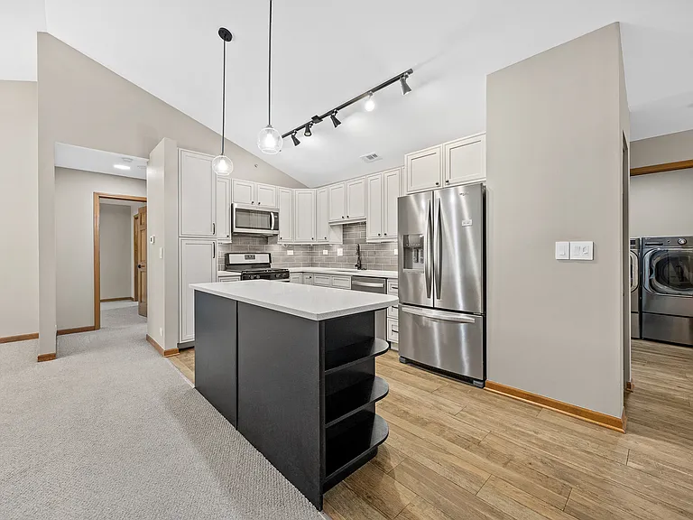 5S560 Paxton Dr #2H — Photo 8