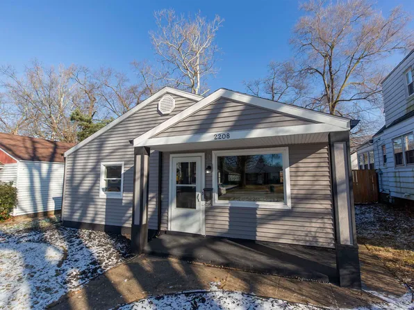 2208 Parkview Pl, South Bend, IN 46616