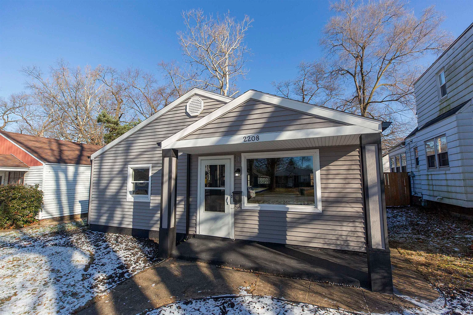 2208 Parkview Pl photo 1