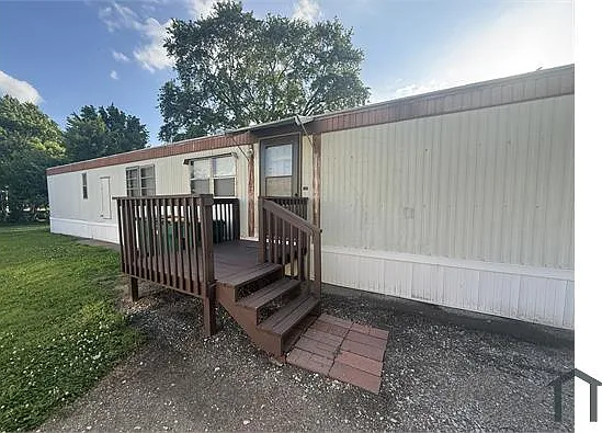 205 Meadowbrook Dr — Photo 4